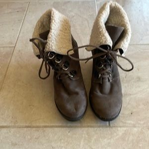 Size 8 brown 2 in heel boot with white on the inside